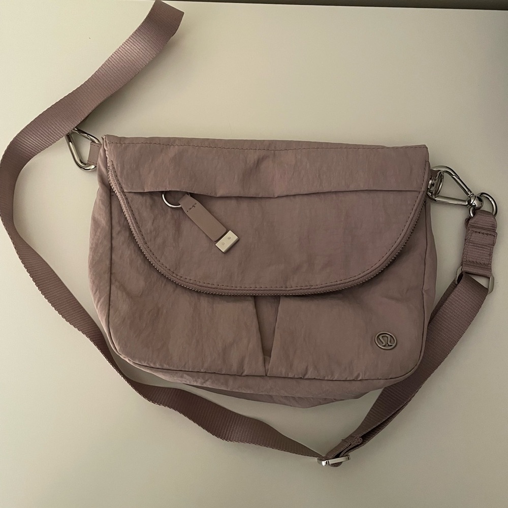 Lululemon Crossbody Bag in Mauve/Pink